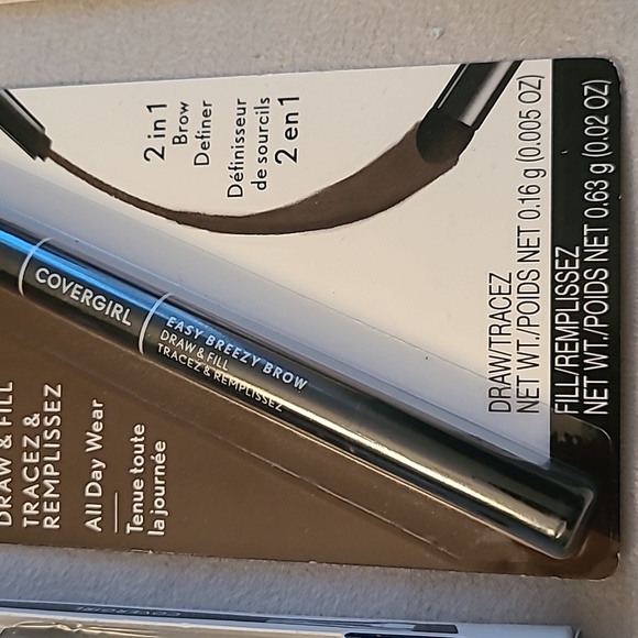 COVERGIRL MAKEUP BUNDLE OF 8 ITEMS - Picture 9 of 16